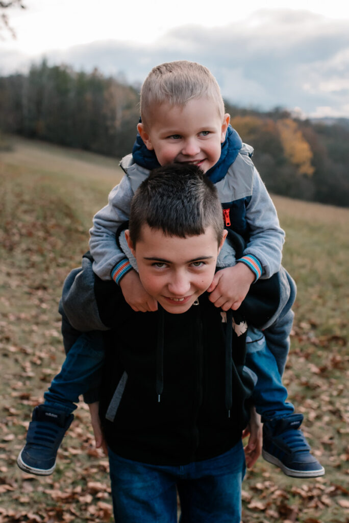 Rodinná fotografie Beroun bráchové